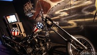 Ruang pameran tersebut dibesut oleh Binky dari Bikerstation, yang dikenal tiap tahunnya selalu hadir dalam ajang IIMS JIExpo Kemayoran untuk menggagas The Wasteland. 