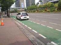 Menghitung Jumlah Penggowes di Jalur Sepeda Depan Sarinah