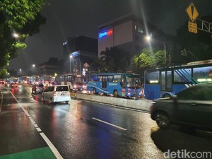 Reklame Roboh, TransJ Terapkan Contraflow Busway Warung Buncit-Ragunan