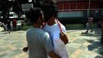 Aksi Bagi-bagi Bunga Peringati Hari AIDS Sedunia