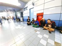 Malam Ini, Massa Reuni 212 Mulai Berdatangan via Stasiun Juanda