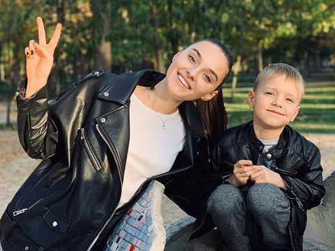 Veronika Didusenko menuntut pihak Miss World 2019 atas tudingan diskriminasi terhadap ibu.