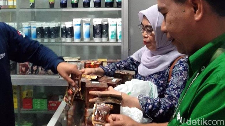 Dinkes Cianjur Razia Kopi Perkasa yang Tewaskan Warga Dinkes Cianjur Razia Kopi Perkasa yang Tewaskan Warga