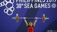 Sebenarnya, Lisa sudah dianggap juri berhasil. Kemudian dianulir juri karena tangannya tidak stabil saat mengangkat 71 kg. Kondisi itu pun mempengaruhi angkatan berikutnya. 