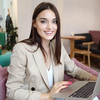 Pencopotan gelar Veronika ini memicu kontroversi yang luas, dan kemarahan. Banyak yang mengklaim itu adalah tindakan diskriminatif. Foto: Instagram/@veronika_didusenko