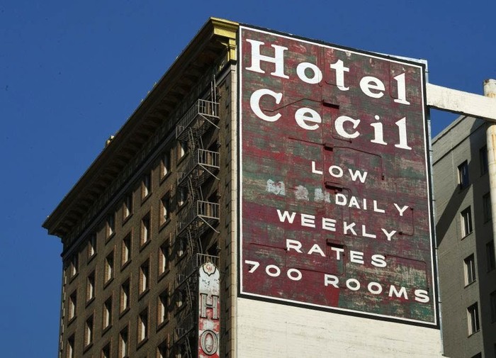 Hotel yang satu ini disebut sebagai yang terhoror di dunia. Banyak kejadian mengerikan yang pernah terjadi di dalamnya. Seperti apa wujud hotel ini?