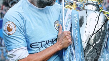 Pep Guardiola digambarkan memegang piala Liga Inggris yang sudah retak karena sangat terancam oleh Liverpool. Foto: istimewa