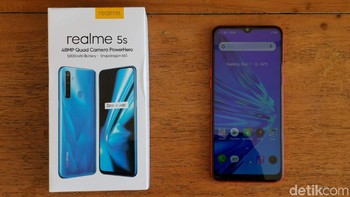 Dilengkapi dengan layar besar 6,5 inci, realme 5s menghadirkan bidang pandang yang lebih besar. Foto: detikINET/Anggoro Suryo Jati