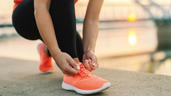 Penting! Tips Memilih Sepatu Lari Menurut Dokter Olahraga