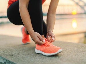 Penting! Tips Memilih Sepatu Lari Menurut Dokter Olahraga