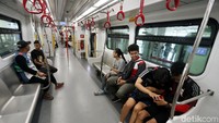 Dengan beroperasinya LRT secara komersial ini, LRT Jakarta akan melayani enam stasiun, yakni Stasiun Velodrome, Boulevard Utara, Boulevard Selatan, Stasiun Pulomas, Stasiun Equestrian, dan Stasiun Pegangsaan Dua.
