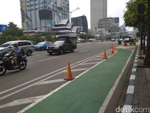 Menghitung Jumlah Penggowes di Jalur Sepeda Depan Sarinah