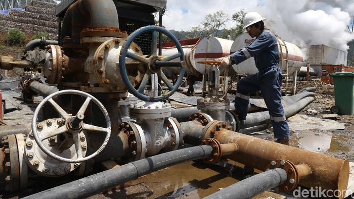 PLTP Sokoria Panas bumi akan menjadi andalan sumber listrik energi baru terbarukan di Flores. Salah satunya adalah PLTP Sokoria, Ende, Kupang.