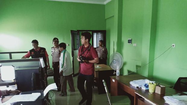 Kantor KUA Kecamatan Ngrampal Sragen Dibobol Maling.