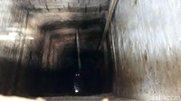Sumur tersebut memiliki kedalaman sekitar 7 meter dan berisi air sedalam 3,15 meter.