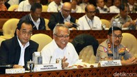 Pembatasan truk angkutan barang ini akan dilaksanakan mulai tanggal 20-21 Desember, 25 Desember, dan 31 Desember hingga 1 Januari 2020.