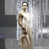 Ivan Gunawan menampilkan koleksi gaun mewah bergaya seksi dengan mengambil tema BELIEVE di IPMI Trend Show 2020, Senayan City, Rabu [6/11/2019]. Foto: Mohammad Abduh/Wolipop