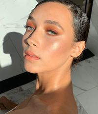 Rahasia Kulit Bersinar dari Penata Rias yang Makeup Glowing-nya Viral