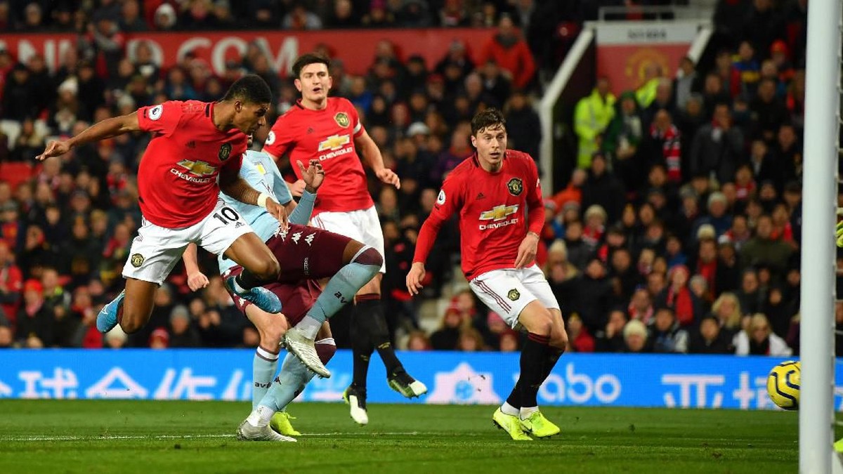 Sempat tertinggal, Manchester United imbang 1-1 dengan Aston Villa di babak pertama (Foto: Dan Mullan/Getty Images)