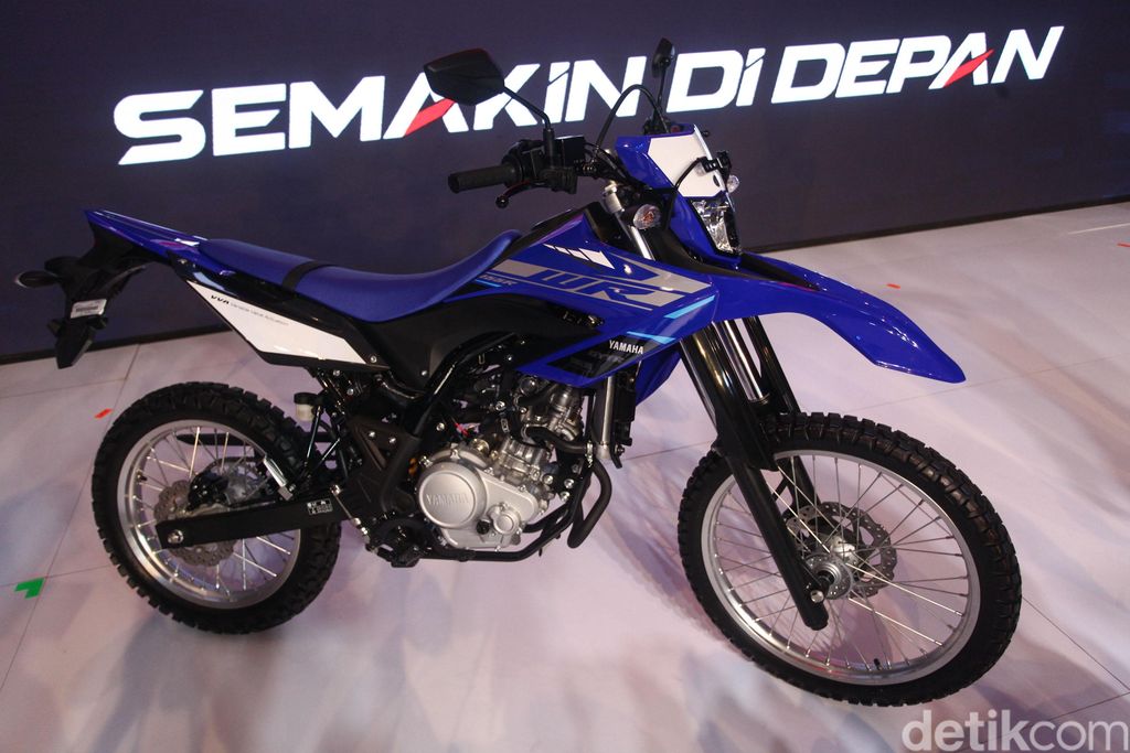 Yamaha memperkenalkan Yamaha WR 155 di Kemayoran, Jakarta, Senin (2/12). Motor trail adventure tersebut dibandrol dengan harga Rp 36,900.000 OTR Jakarta.