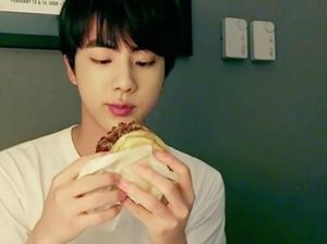 5 Idola K-Pop Jago Masak, Dijamin Teman Sekamar Nggak Akan Kelaparan!