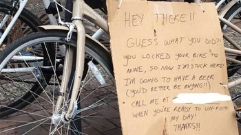 Menggembok sepeda ke sepeda orang lain itu jahat! (Bored Panda)