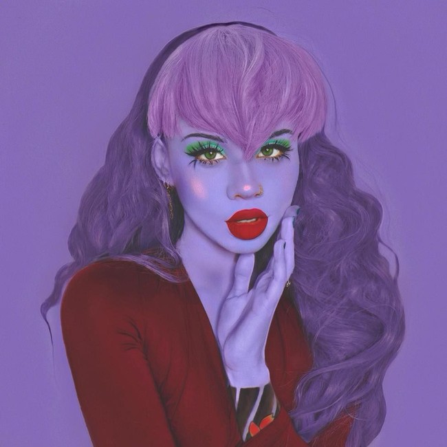 Wanita ras campur (Afrika-Amerika) ini sering dipuji karena keahlian makeupnya. Setiap tampil ala tokoh kartun atau Anime, Eleanor selalu tampil maksimal dengan memakai wig atau mengecat kulitnya menjadi warna-warni.  Foto: Instagram @snitchery