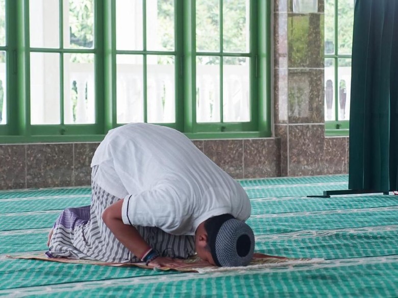 Sholat Tahiyatul Masjid dan 4 Keutamaannya Sholat Tahiyatul Masjid dan 4 Keutamaannya