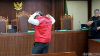 Menurut Desrizal, tidak ada persiapan khusus sebelum sidang gugatan tersebut dalam berpakaian dan ikat pinggang yang digunakan. Dia menyebut bukan salah satu orang yang berpenampilan modis.