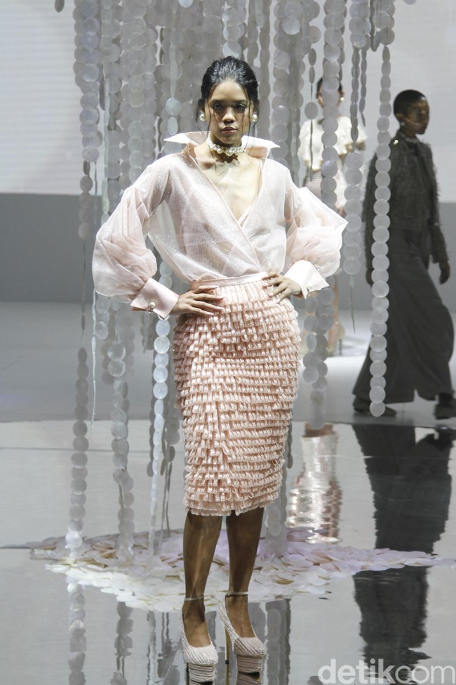 Ivan Gunawan menampilkan koleksi gaun mewah bergaya seksi dengan mengambil tema BELIEVE di IPMI Trend Show 2020, Senayan City, Rabu [6/11/2019]. Foto: Mohammad Abduh/Wolipop