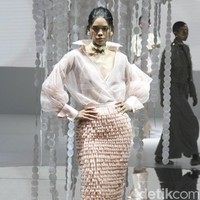 Ivan Gunawan menampilkan koleksi gaun mewah bergaya seksi dengan mengambil tema BELIEVE di IPMI Trend Show 2020, Senayan City, Rabu [6/11/2019]. Foto: Mohammad Abduh/Wolipop