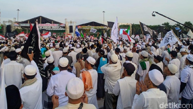 HRS Singgung Ahok yang Lengser Meski Didukung Jokowi, PBNU dan 9 Naga HRS Singgung Ahok yang Lengser Meski Didukung Jokowi, PBNU dan 9 Naga