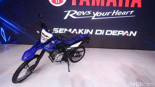 Yamaha memperkenalkan Yamaha WR 155 di Kemayoran, Jakarta, Senin (2/12). Motor trail adventure tersebut dibandrol dengan harga Rp 36,900.000 OTR Jakarta.