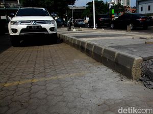Melihat Lagi Trotoar Kemang yang Dinilai Terlalu Tinggi