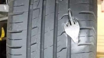 Bannya rusak, terus ini garpu kenapa kasih jari tengah ya? (Bored Panda)