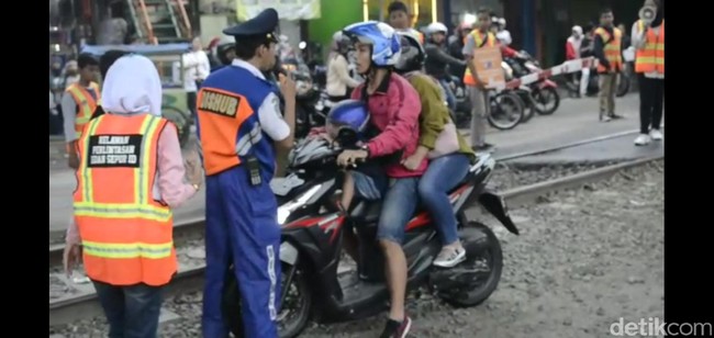 Kelakuan Pemotor Nakal yang Viral Tahun Ini