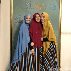 Si.Se.Sa. Ungkap Alasan Rilis Baju Muslim Syari untuk Liburan Si.Se.Sa. Ungkap Alasan Rilis Baju Muslim Syari untuk Liburan