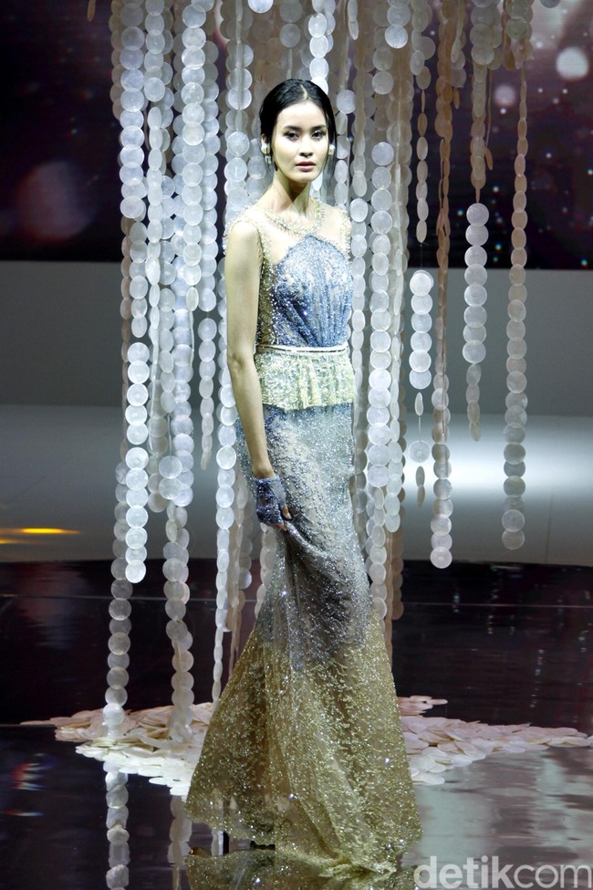 Ivan Gunawan menampilkan koleksi gaun mewah bergaya seksi dengan mengambil tema BELIEVE di IPMI Trend Show 2020, Senayan City, Rabu [6/11/2019]. Foto: Mohammad Abduh/Wolipop