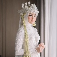 Selanjutnya artis yang pada momen pernikahannya dirias Bennu adalah Citra Kirana. Citra dan Rezky Aditya resmi menjadi suami-istri setelah proses ijab kabul di Bandung. Kemudian keduanya menggelar resepsi pernikahan di InterContinental Hotel, Pondok Indah, Jakarta, Minggu (8/12/2019). Riasan wajah polesan Bennu Sorumba ikut menyempurnakan penampilan sang pengantin.  Foto: Dok. Imagenic Wedding Photography