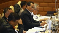 Menteri Perhubungan Budi Karya Sumadi mengatakan bahwa pihaknya akan mulai membatasi operasional truk angkutan barang jelang libur panjang Natal 2019 dan Tahun Baru 2020 (Nataru).