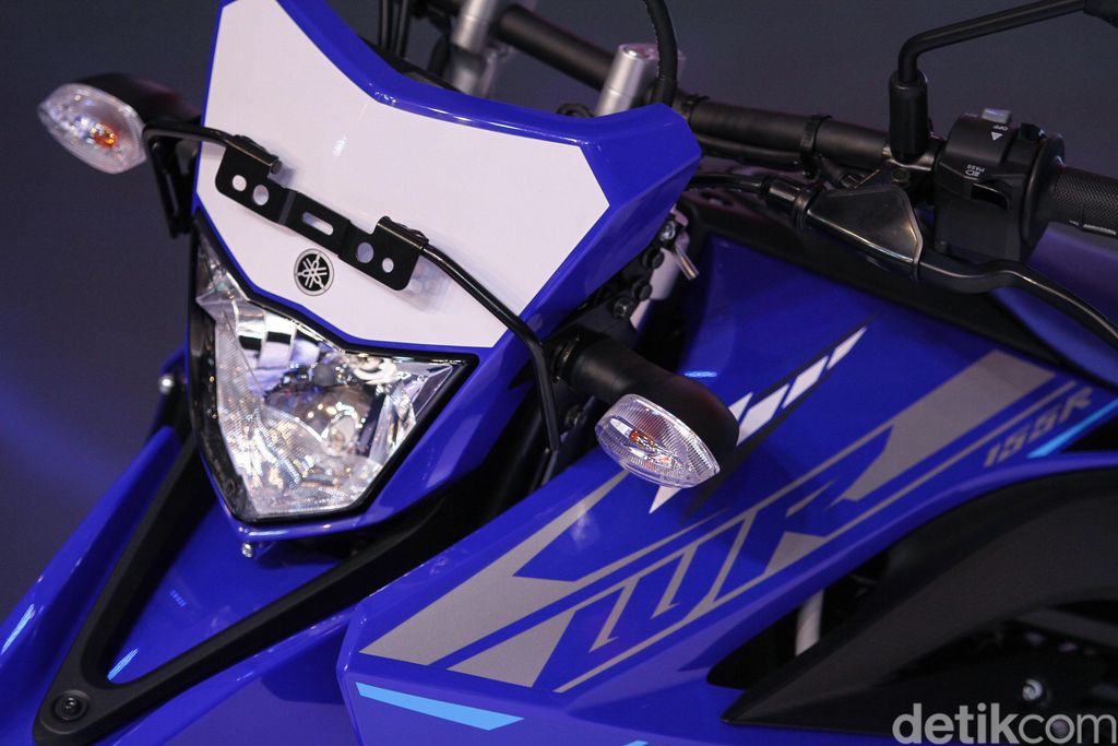Yamaha memperkenalkan Yamaha WR 155 di Kemayoran, Jakarta, Senin (2/12). Motor trail adventure tersebut dibandrol dengan harga Rp 36,900.000 OTR Jakarta.