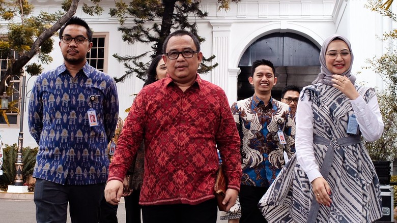 Stafsus Jokowi Dibagi 3 Klaster: Komunikasi, Strategis dan Teman Diskusi Stafsus Jokowi Dibagi 3 Klaster: Komunikasi, Strategis dan Teman Diskusi