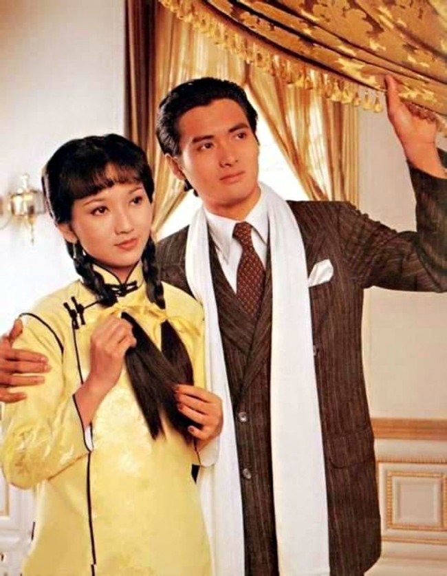 Aktris Hong Kong Angie Chiu, atau Zhao Yazhi, yang baru saja merayakan ulang tahunnya ke-65 bulan ini diketahui telah menjadi primadona layar kaca selama lebih dari 45 tahun. Wanita yang sosoknya terkenal lewat serial White Snake Legend atau yang lebih dikenal dengan Siluman Ular Putih ini diklaim tak menua. Foto: Istimewa