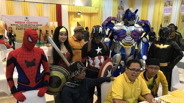 Kembalikan Formulir Caketum, Kader Golkar Ini Ajak 'Spiderman-Batman'