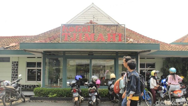 Hotel ini bernilai sejarah karena pernah ditinggali oleh keluarga Ani Yudhoyono, hingga pernah jadi tempat persembunyian Raymond Westerling (Yudha Maulana/detikcom) Hotel ini bernilai sejarah karena pernah ditinggali oleh keluarga Ani Yudhoyono, hingga pernah jadi tempat persembunyian Raymond Westerling (Yudha Maulana/detikcom)