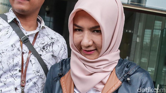 Penyidik KPK memanggil mantan Bupati Kutai Kartanegara (Kukar), Rita Widyasari. Ia diperiksa sebagai saksi dalam kasus pencucian uang dengan tersangka Khairudin.