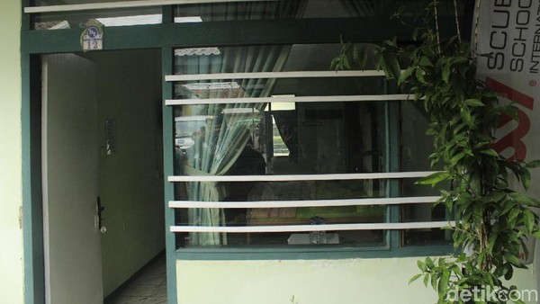Sedangkan Raymond Westerling, diketahui pernah tinggal di Hotel Tjimahi sebelum kabur ke Singapura. Dia tinggal di kamar nomor 12. Kamar ini pernah digerebek anggota TNI, tapi Westerling sudah keburu kabur ke Ujung Kulon (Yudha Maulana/detikcom)
