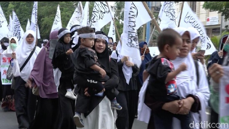 Umat Islam Sulsel Gelar Aksi Bela Nabi di Makassar Umat Islam Sulsel Gelar Aksi Bela Nabi di Makassar