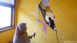 Miris! Dinding Sekolah di Banjarnegara Ini Retak hingga Berlubang