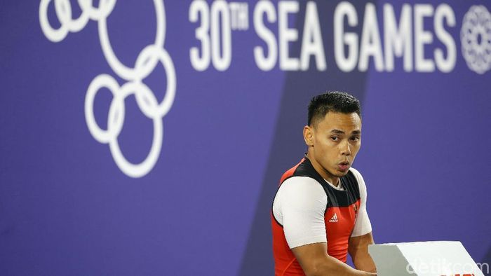 Eko Yuli Irawan meriah medali emas SEA Games untuk kelima kalinya. (Grandyos Zafna/detikSport) Eko Yuli Irawan meriah medali emas SEA Games untuk kelima kalinya. (Grandyos Zafna/detikSport)